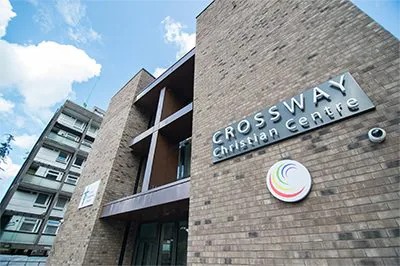 Crossway基督教中心用日博集团将人们聚集在一起